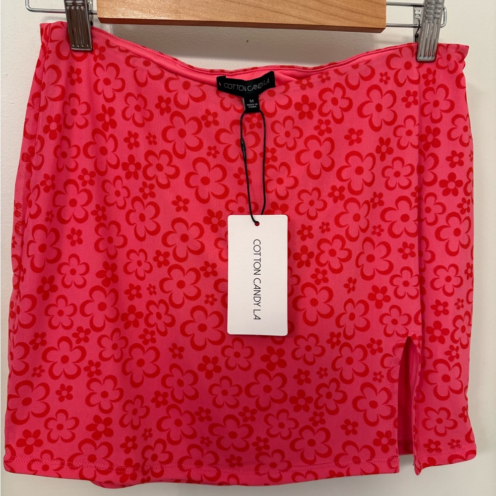 New w/Tags Pink & Red Floral Mini Skirt with Slit ❤️🩷❤️